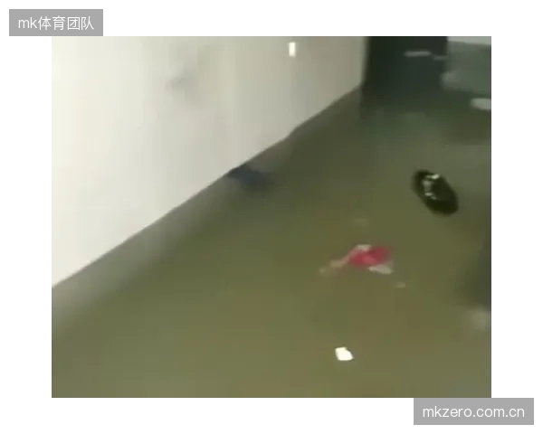 大型赛事散场时的“交通瘫痪”难题为何迟迟无解？场馆的“潮汐式”人流正在成为城市公共交通不可承受之重